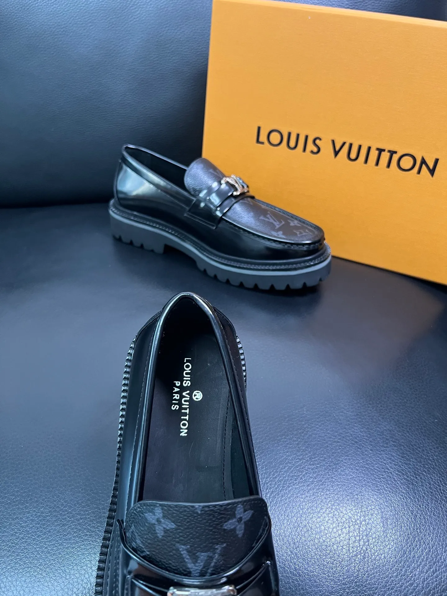 Men's shoes 💰780 Lv top purchasing Louis Vuitton leather shoes counter synchronization, uppers imported from Italy, imported water-dyed cowhide lining, soles: original soles specially provided by the original factory, original factory follow-up goods, high quality, welcome to compare, code number 38-44 (customized 45) 85842